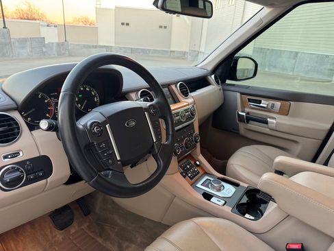 Used 2016 Land Rover LR4 HSE image 11
