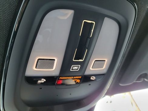 Used 2023 Volvo XC40 Recharge Ultimate image 35