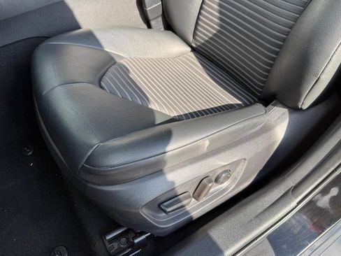 Used 2018 Toyota Camry SE w/ Audio Package FWD image 17
