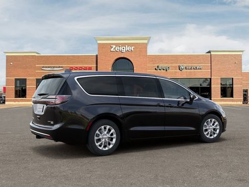 New 2026 Chrysler Pacifica Limited w/ Trailer Tow Group AWD/4WD image 4