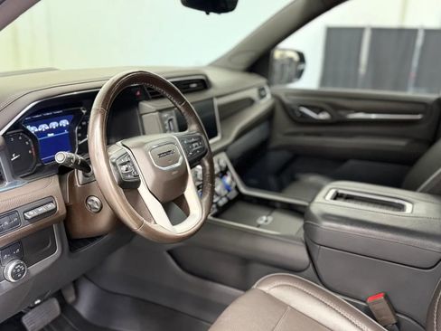 Used 2021 GMC Yukon Denali w/ Denali Premium Package AWD/4WD image 10