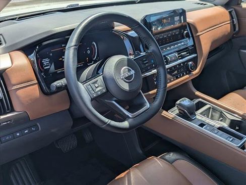 Used 2024 Nissan Pathfinder Platinum FWD image 10