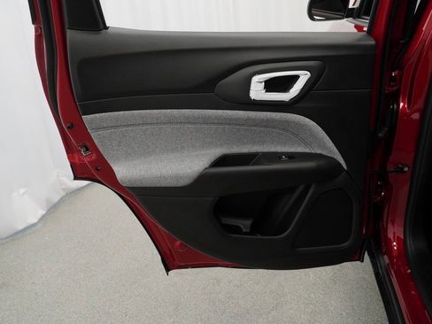 Certified 2025 Jeep Compass Latitude w/ Convenience Group image 37