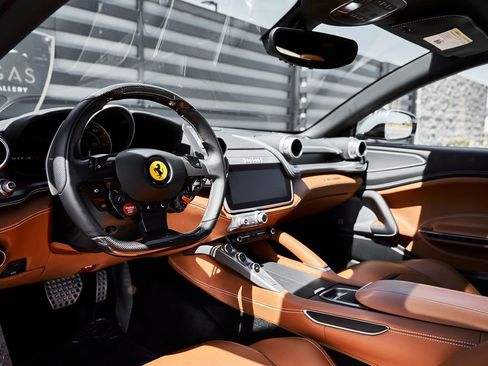 Used 2018 Ferrari GTC4Lusso AWD/4WD image 2