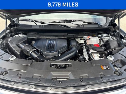 Used 2025 Chevrolet Traverse LT w/ Driver Confidence Package AWD/4WD image 4