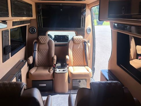 Used 2024 Mercedes-Benz Sprinter 3500 image 7
