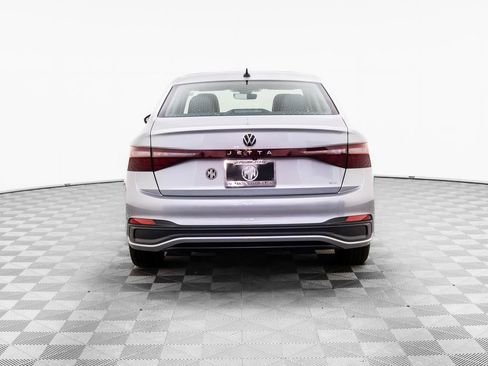 Used 2025 Volkswagen Jetta SE image 4