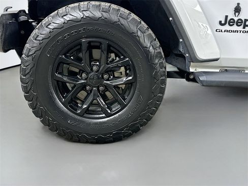 Used 2022 Jeep Gladiator Sport image 8