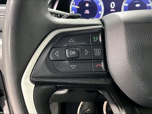 Used 2023 Jeep Grand Cherokee L Laredo image 23