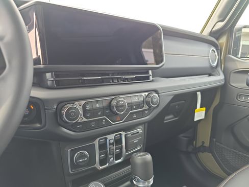 New 2025 Jeep Gladiator Sport w/ Premium Package image 24