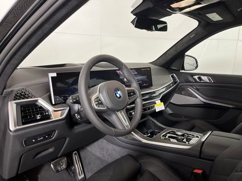 Used 2025 BMW X7 xDrive40i w/ M Sport Package image 9