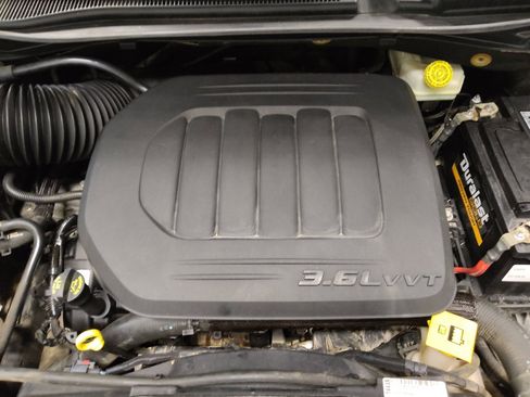 Used 2019 Dodge Grand Caravan SE w/ UConnect Hands-Free Group FWD image 30