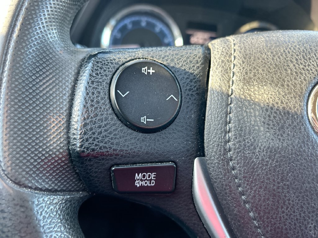 Used 2018 Toyota Corolla LE FWD image 15
