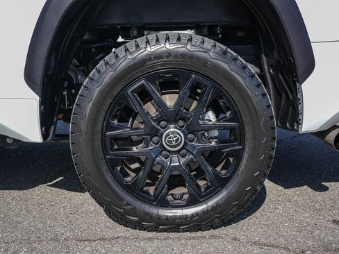 Used 2024 Toyota Tundra Limited AWD/4WD image 10