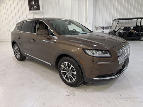 Used 2022 Lincoln Nautilus FWD w/ Premium Package image 7