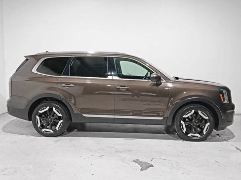 Used 2024 Kia Telluride EX w/ EX Captain's Chair Package AWD/4WD image 7