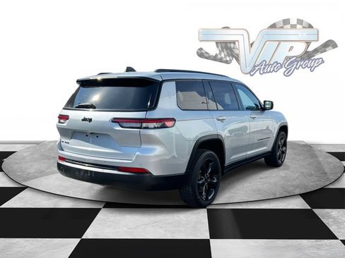 Used 2023 Jeep Grand Cherokee L Laredo image 4