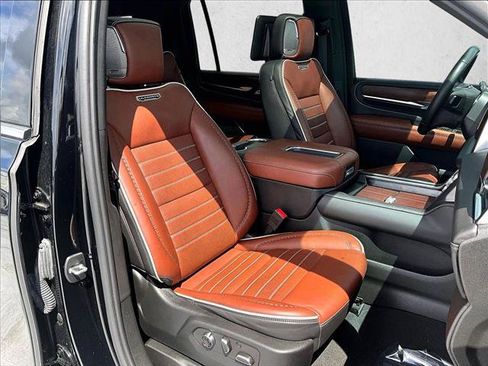 Used 2024 GMC Yukon XL Denali Ultimate AWD/4WD image 9