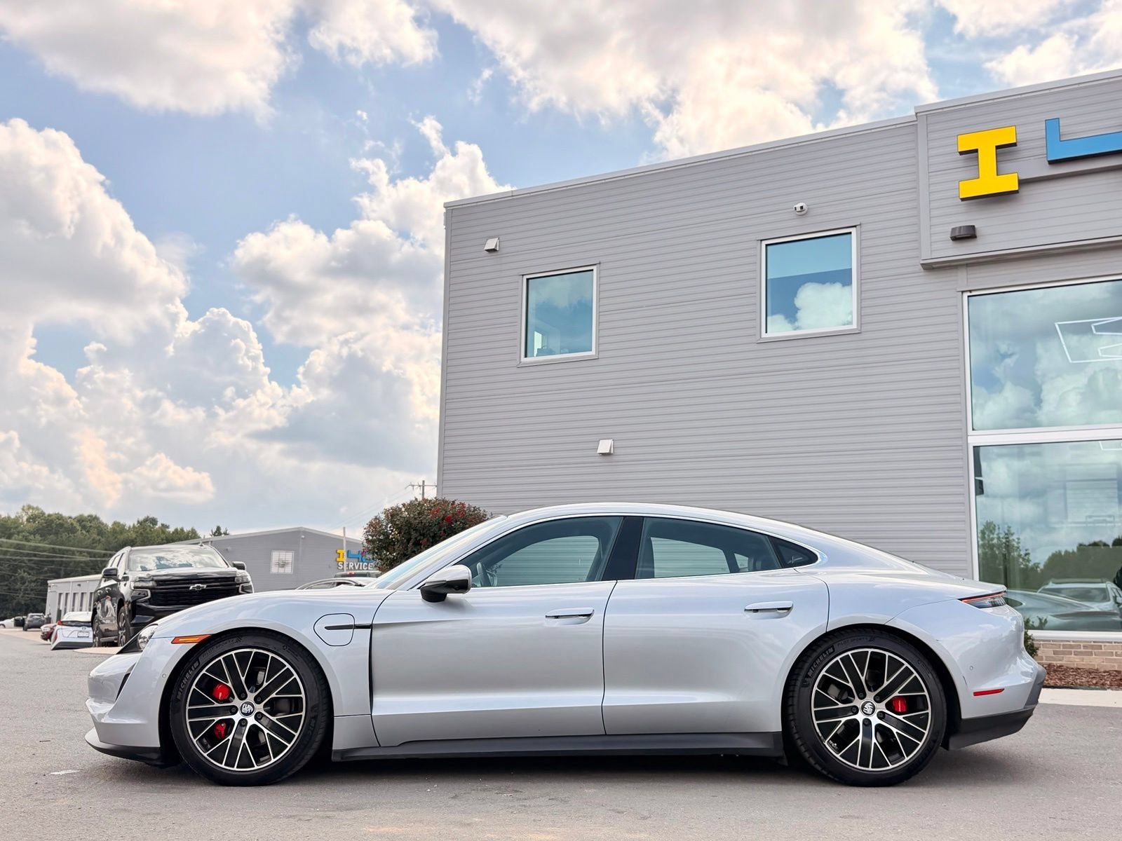 Used 2020 Porsche Taycan 4S w/ Premium Package AWD/4WD image 21