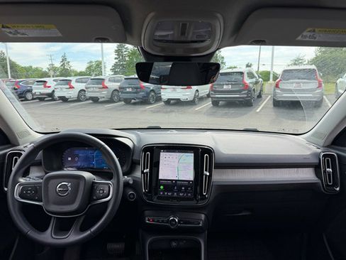 Used 2023 Volvo XC40 B5 Ultimate w/ Protection Package Premier AWD/4WD image 9
