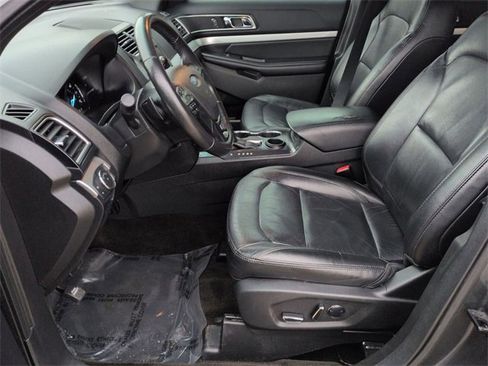 Used 2016 Ford Explorer XLT w/ Equipment Group 202A image 12