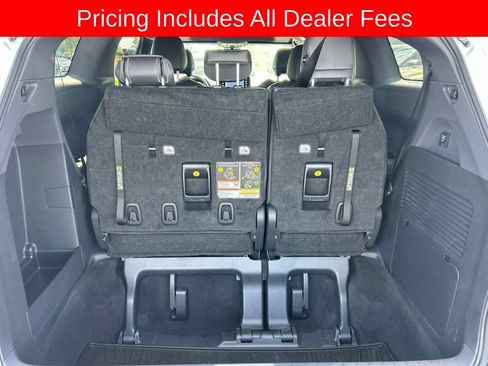 Used 2024 Toyota Sienna XSE w/ XSE Plus Package FWD image 17