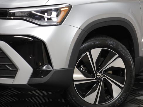 New 2026 Volkswagen Taos SE image 3