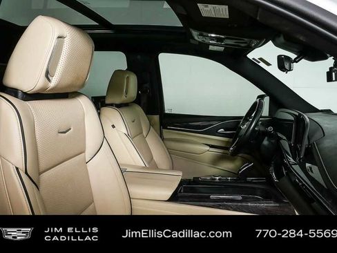 Used 2022 Cadillac Escalade ESV Premium Luxury image 26