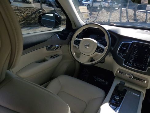 Certified 2025 Volvo XC90 T8 Plus w/ Protection Package Premier image 23