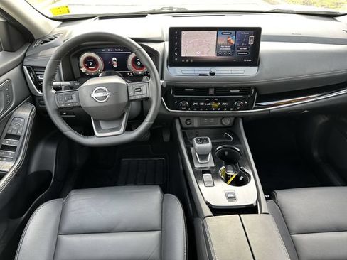 Certified 2025 Nissan Rogue SL w/ Tech Package FWD image 25
