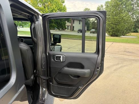 Used 2023 Jeep Wrangler Unlimited Sahara w/ Cold Weather Group AWD/4WD image 33