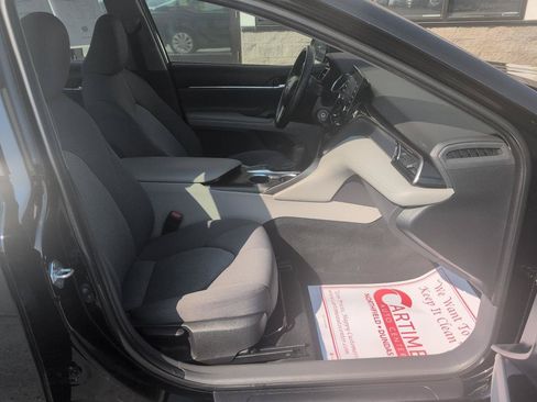Used 2022 Toyota Camry LE FWD image 11