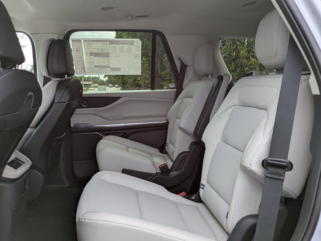 New 2026 Lincoln Navigator Premiere AWD/4WD image 14