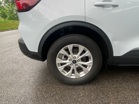 Used 2025 Ford Escape Active AWD/4WD image 13