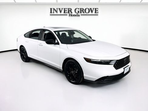 Certified 2025 Honda Accord SE image 3