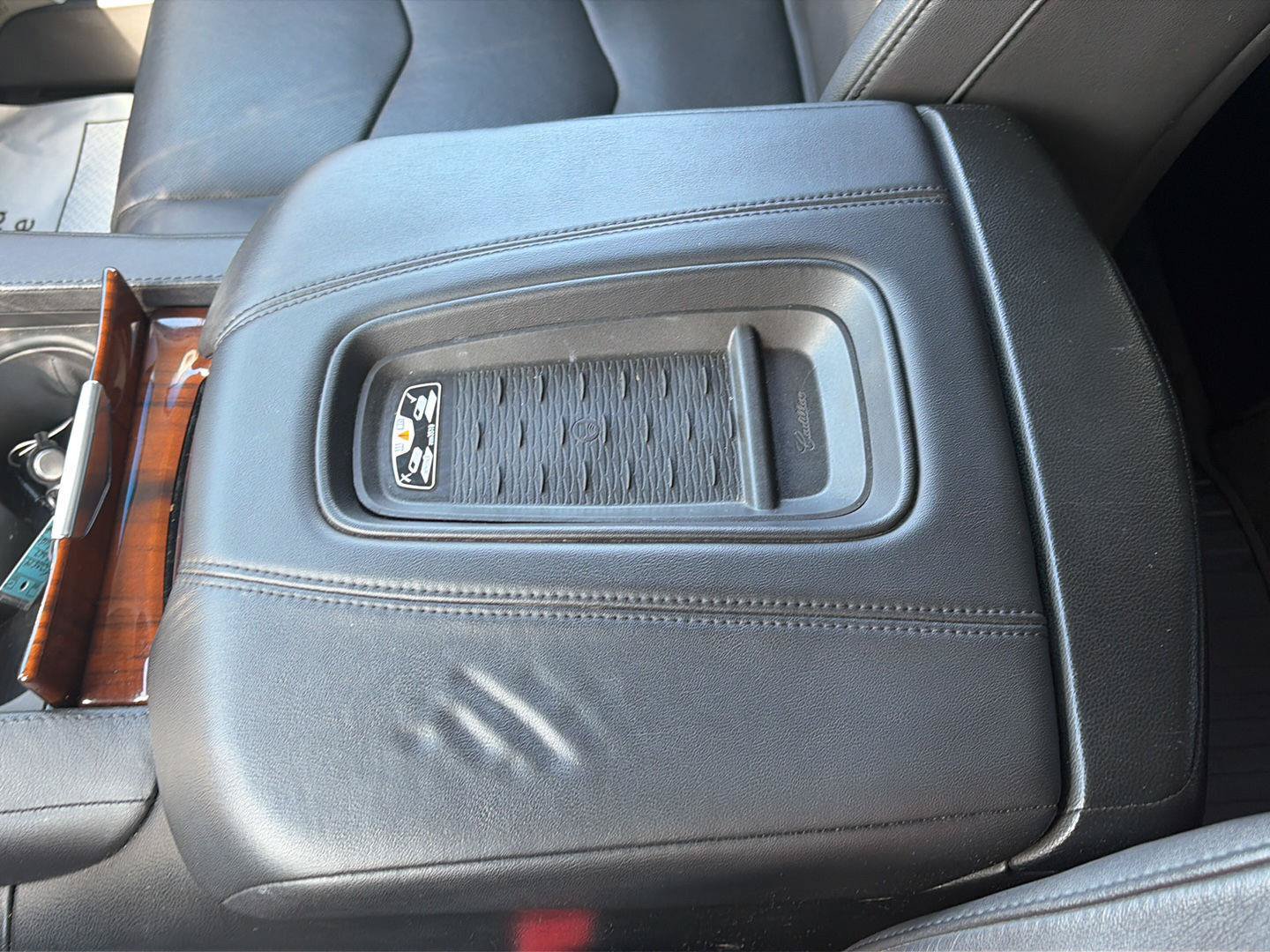 Used 2017 Cadillac Escalade Premium Luxury AWD/4WD image 27