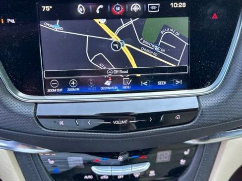 Used 2017 Cadillac XT5 Premium Luxury FWD image 4
