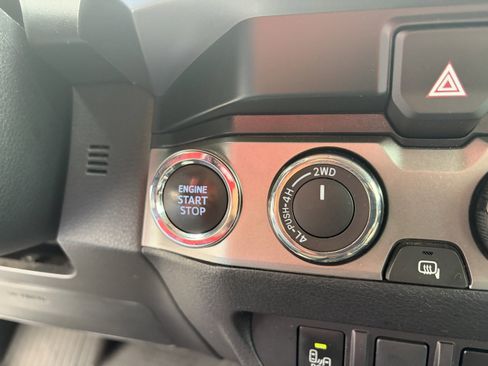 Used 2023 Toyota Tacoma SR5 AWD/4WD image 22