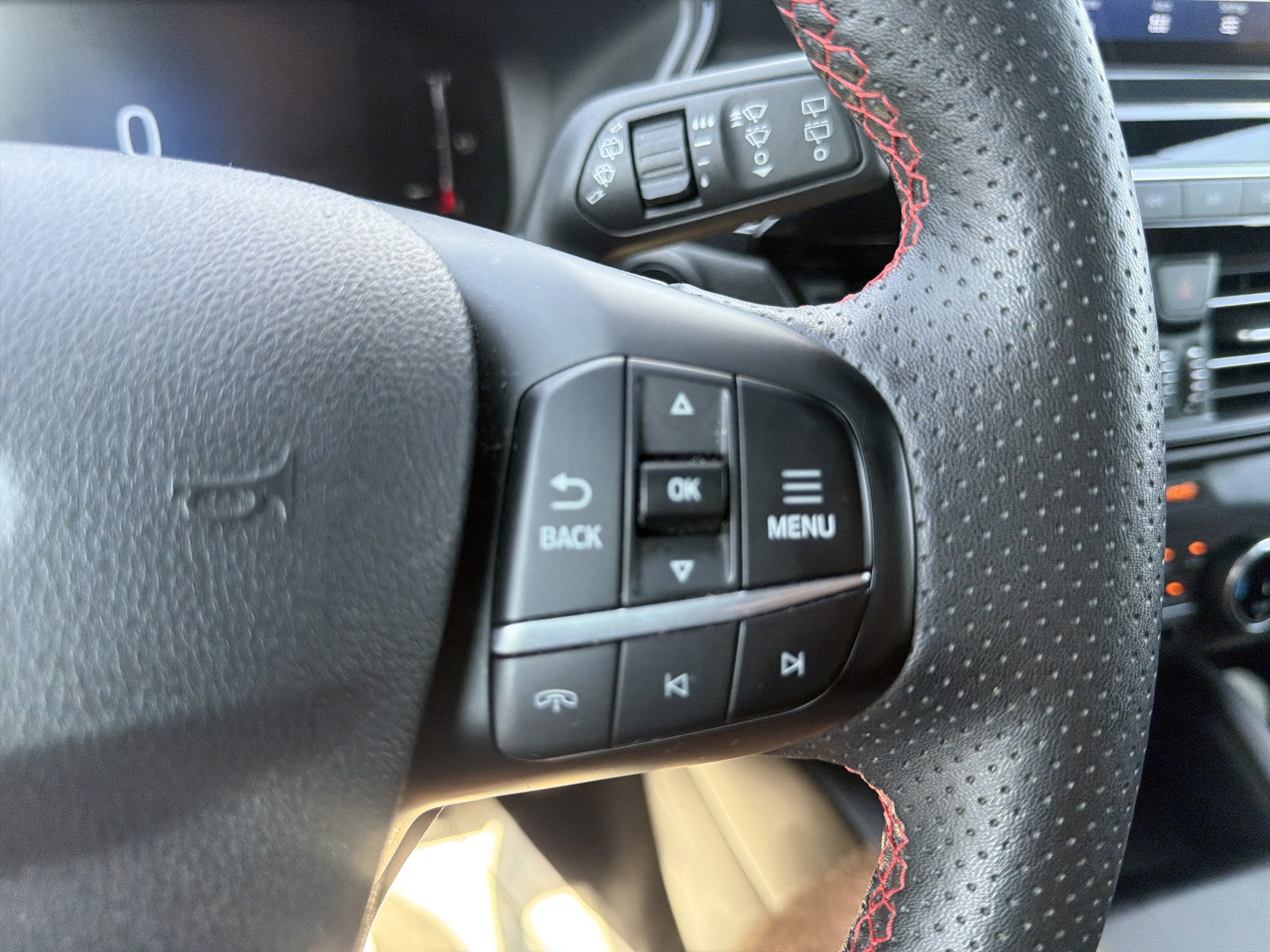 Certified 2025 Ford Escape ST-Line Select AWD/4WD image 19