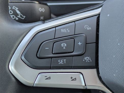 Used 2024 Volkswagen Tiguan SE image 30