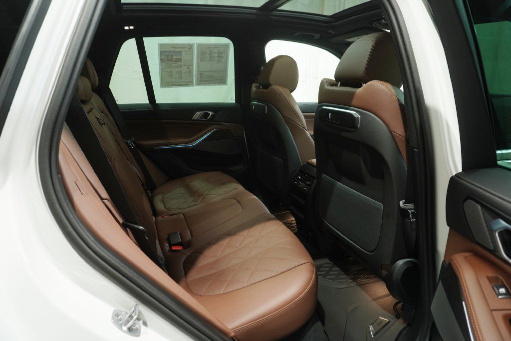 Used 2026 BMW X5 xDrive50e w/ Premium Package AWD/4WD image 16