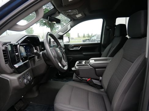 Used 2023 Chevrolet Silverado 1500 LT AWD/4WD image 9