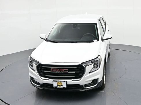 Used 2024 GMC Terrain SLE image 15