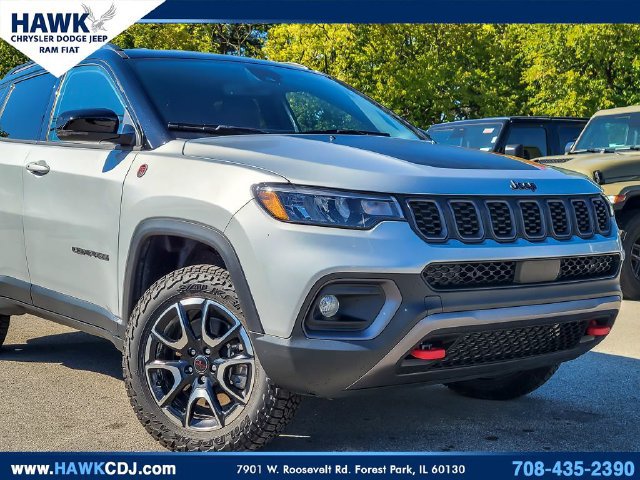 Used 2025 Jeep Compass Trailhawk AWD/4WD image 2