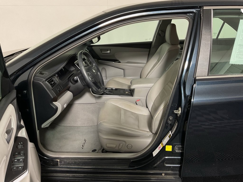 Used 2017 Toyota Camry XLE w/ Convenience Package FWD image 19