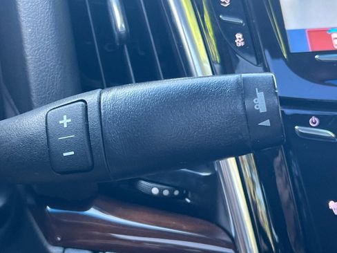 Used 2019 Cadillac Escalade Premium Luxury AWD/4WD image 23