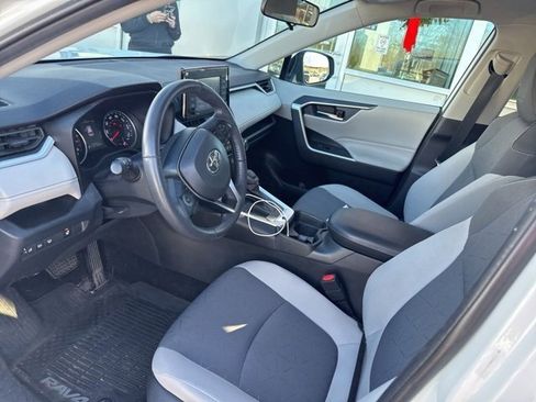 Used 2020 Toyota RAV4 XLE image 11
