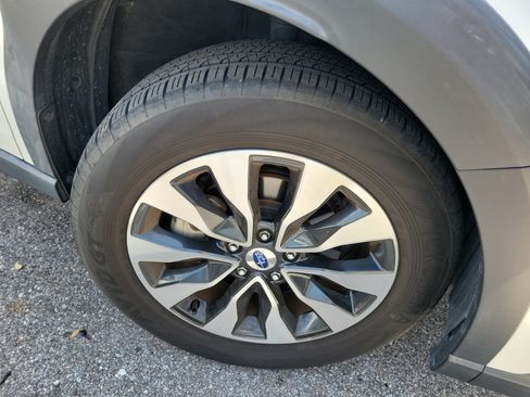 Used 2024 Subaru Outback Touring AWD/4WD image 7