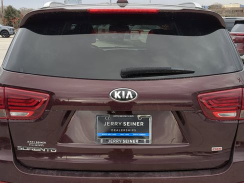 Used 2019 Kia Sorento LX w/ LX Convenience Package image 13