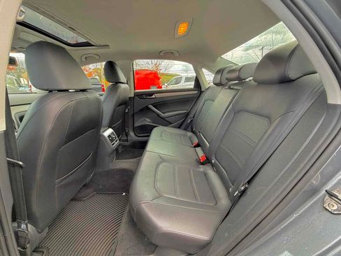 Used 2014 Volkswagen Passat 2.5 SE image 17